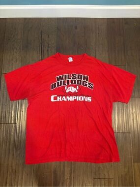 Y2K Russell Wilson Bulldogs Red Champions Graphic T-Shirt. Size XL.